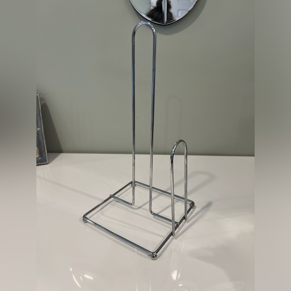 🚫SOLD🚫 Simple elegant minimalist paper towel holder rack - Picture 1 of 1